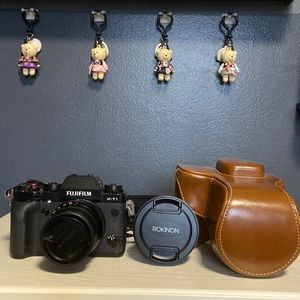 Fujifilm XT1 with 35mm lens! + free Rokinon zoom lens and camera bag.